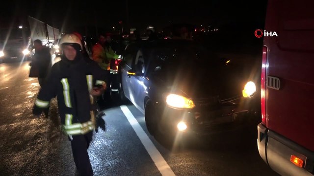 TEM’de 5 araç birbirine girdi, kilometrelerce kuyruk oluştu