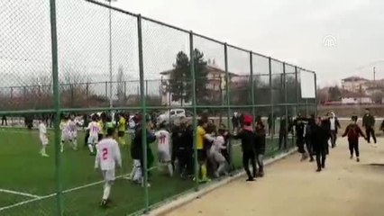 Amatör küme maçında kavga