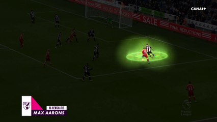 Même l'arbitre peut prendre un petit pont en Premier League !