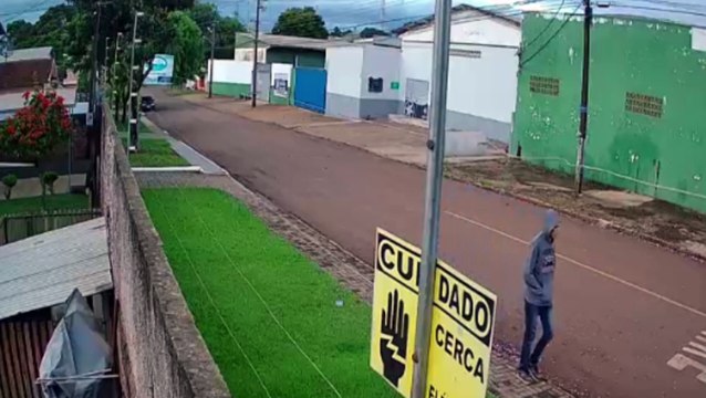 Imagens mostram furto de veículo no Bairro Country
