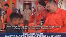 Perayaan Imlek, Wali  Kota Singkawang Bagi-bagi Angpao