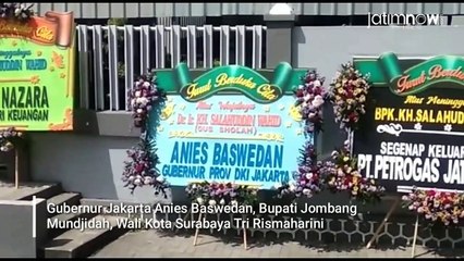 Karangan Bunga Penuhi Ponpes Tebuireng Jombang