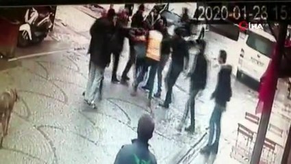 Tuzla'da iki gencin sokak ortasındaki kavgası kamerada