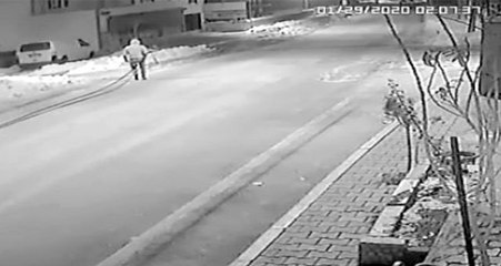Çaldığı kabloların karda bıraktığı iz hırsızı ele verdi