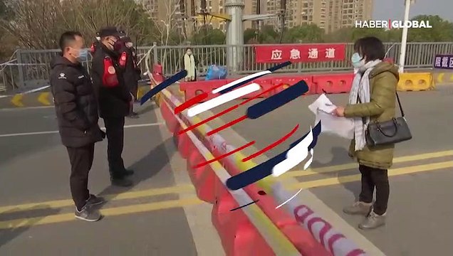 Çin'den acı fotoğraf: Lütfen kızımı alın!