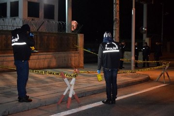 Malatya'da şüpheli şahsa müdahale eden  3 Mahalle Bekçisi'nden 1'i silahla, 2'si bıçakla yaralandı