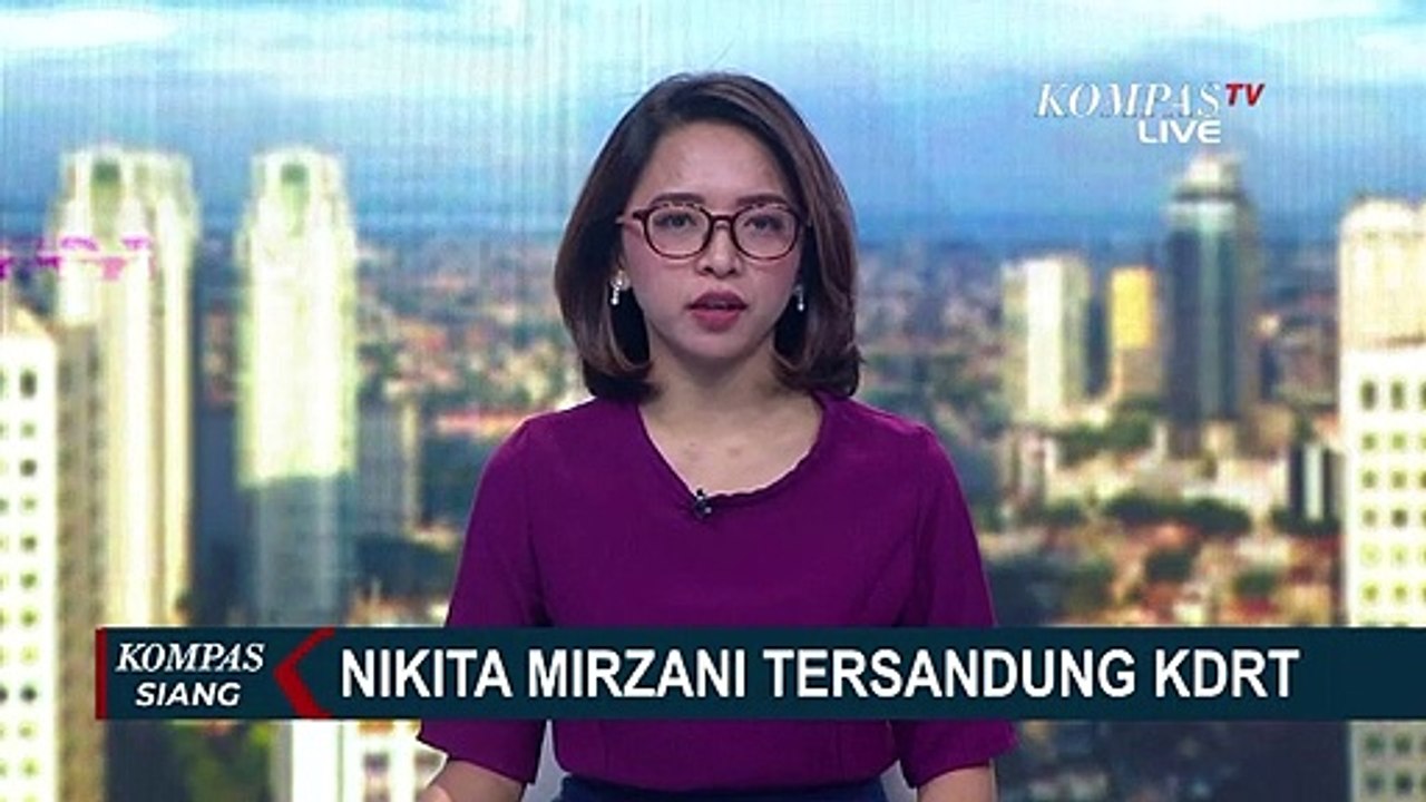 Nikita Mirzani Tetap Sumringah Saat Diserahkan ke Kejaksaan Negeri