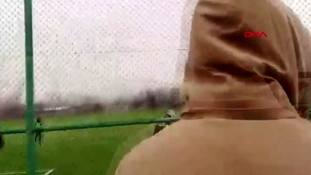 Spor futbolcuların tekme tokat kavgası, amatör maçı tatil ettirdi