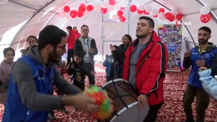 Okulların 10 Şubat'ta açılacağı Elazığ'da çadır kentlerde yaşam sürüyor