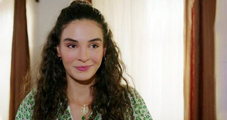 Güzel oyuncu Ebru Şahin'in bikinili pozlarına yorum ve beğeni yağdı