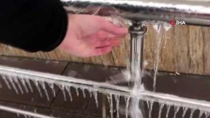 Sivas’ta kent merkezinde buz sarkıtları oluştu