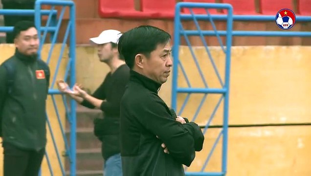 10 trọng tài và trợ lý trọng tài không đạt bài kiểm tra thể lực trước mùa giải mới | VFF Channel