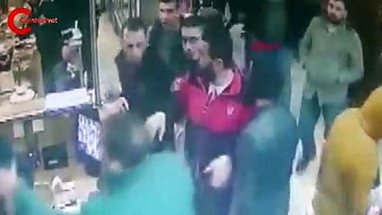 Avcılar'da restorana satırlı, bıçaklı baskın kamerada