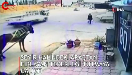Seyir halindeki araçtan fırlayan tekerleği tutmaya çalıştı