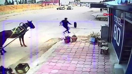 Osmaniye-otomobilden fırlayan lastiği durdurup, tehlikeyi önledi