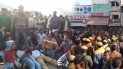 रायबरेली मर्डर: आरोपियों को पकड़कर फांसी देने की मांग, हाईवे जाम