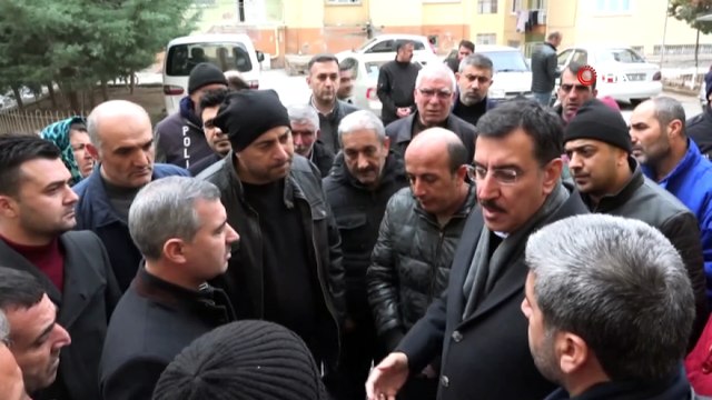 Depremde zarar gören ve mühürlenen binalarda inceleme yapıldı