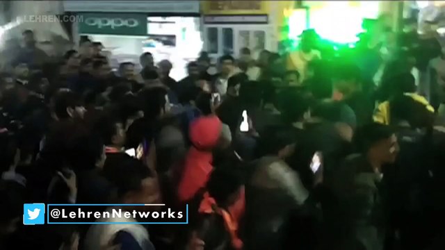 दिल्ली में बीजेपी के चुनाव प्रचार के दौरान लोगो के बिच से घिरे Nirahua | Delhi Election 2020