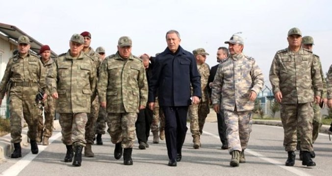 Son dakika: Şehit haberleri sonrası Bakan Akar ve TSK Komuta Kademesi, Harekat Merkezi'nde toplandı