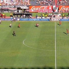 10-man River stay top of Primera Division