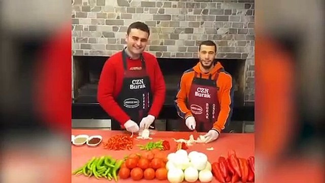 Belhanda ve Czn Burak birlikte yemek yaptılar