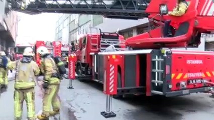 Bayrampaşa'da korkutan yangın! Bir itfaiye eri yaralandı