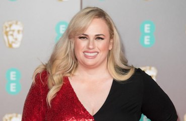 Rebel Wilson bromea sobre el batacazo de 'Cats' en plena gala de los Bafta