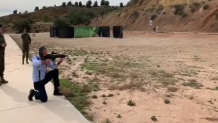 Ortega Smith elude comentar el vídeo en el que aparece disparando