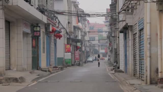 En cuarentena y vigilados por los voluntarios del brazalete rojo