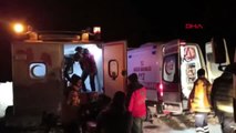 Van doğum sancısı çeken kadın, paletli ambulansla hastaneye götürüldü
