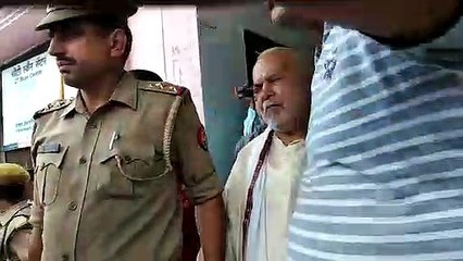 स्वामी चिन्मयानंद को मिली जमानत, मिलने पहुंचे समर्थक