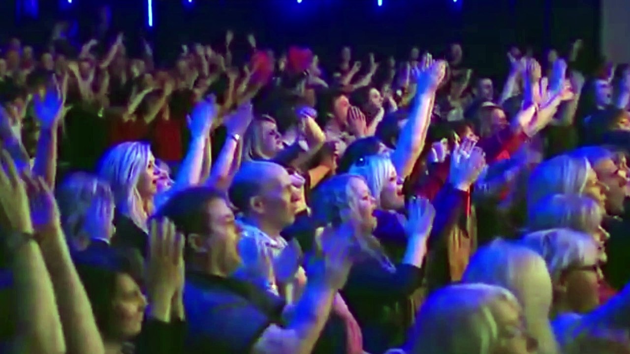 Susan Boyle Sings With The Residents Of The Nazareth House!