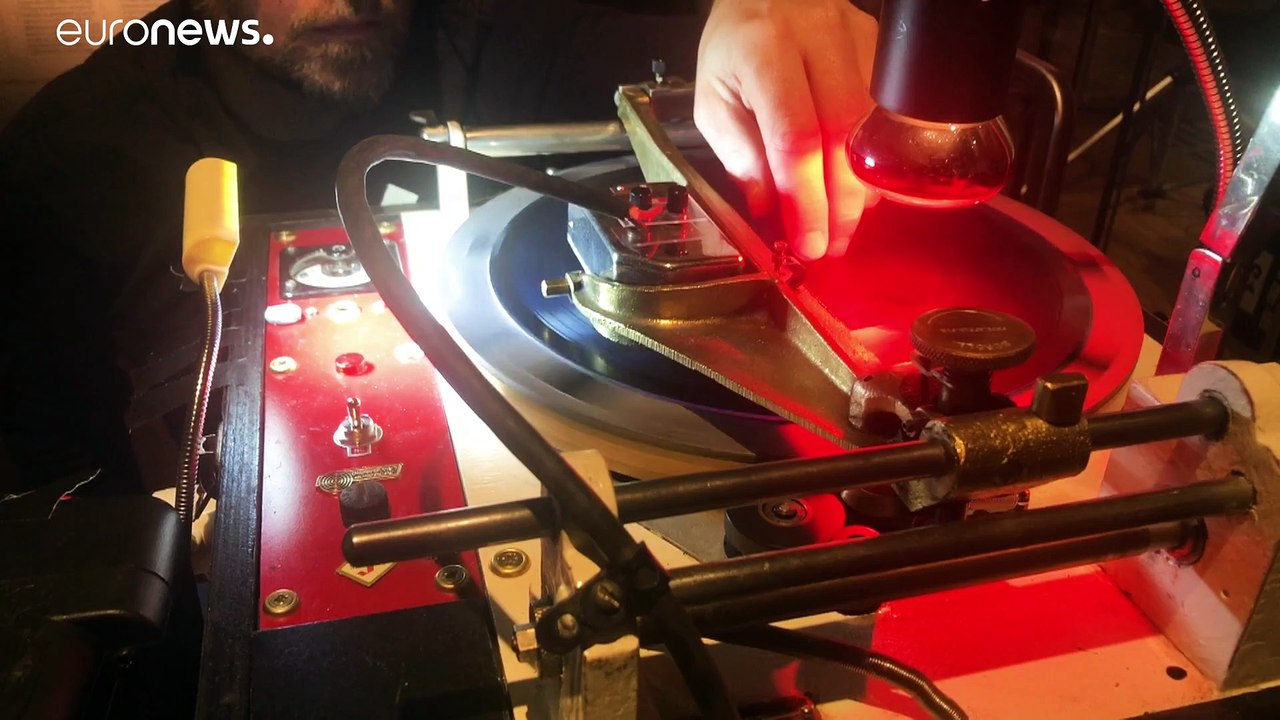 "Breves de Bruxelas": Banda grava disco em película de Raio-X