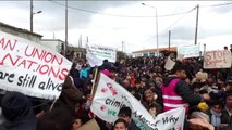 Midilli'de polis ile göçmenler arasında arbede yaşandı