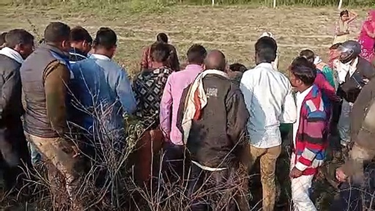 डंपर ने बाइक सवार को पीछे से मारी जोरदार टक्कर