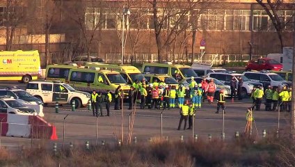 Los servicios de emergencia se preparan para el aterriza del avión de Air Canadá