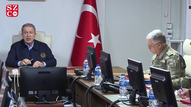 Bakan Akar, Sınır Hattında Bulunan Harekat Merkezi'nde Birlik Komutanları ile Bir Araya Geldi