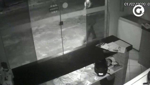 Mascarado rouba loja em Linhares