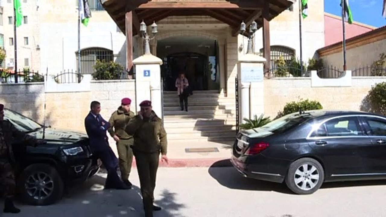 الرئيس الفلسطيني يلمح إلى استمرار العلاقات الأمنية مع الولايات المتحدة وإسرائيل