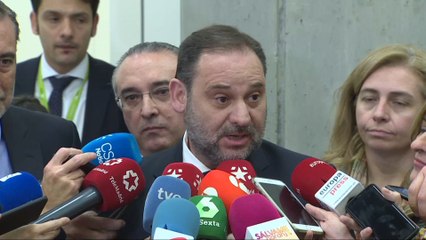 Ábalos felicita la "pericia" del piloto del vuelo de Air Canadá