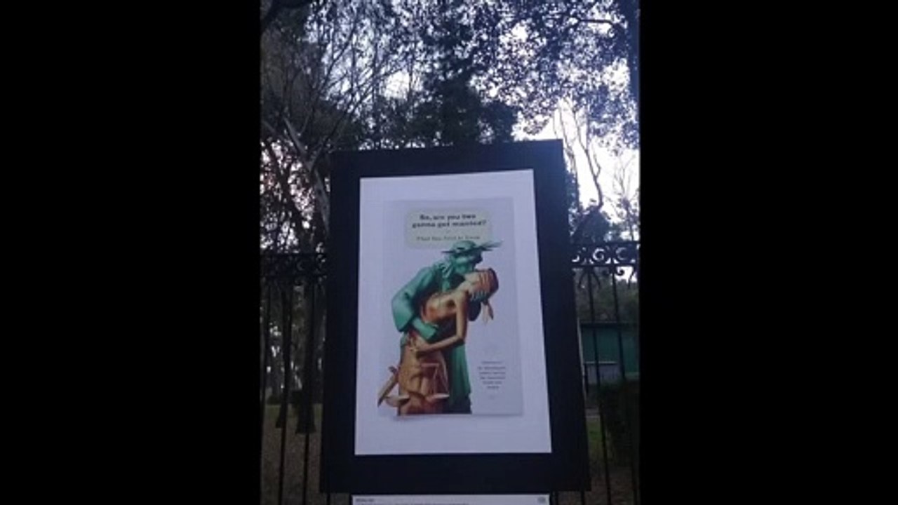 Visitando 'El diseño como postura' en las bardas de la Casa del Lago (#V28)