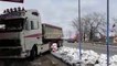Report TV - Korçë/ Kamioni shmang aksidentin por del nga rruga dhe përplaset me karburantin