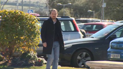 Iglesias acude al tanatorio para despedir a José Luis Cuerda