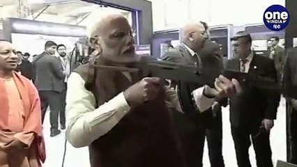 Defence Expo 2020: जब PM Narendra Modi ने उठाई Rifle, लगाया निशाना | वनइंडिया हिंदी