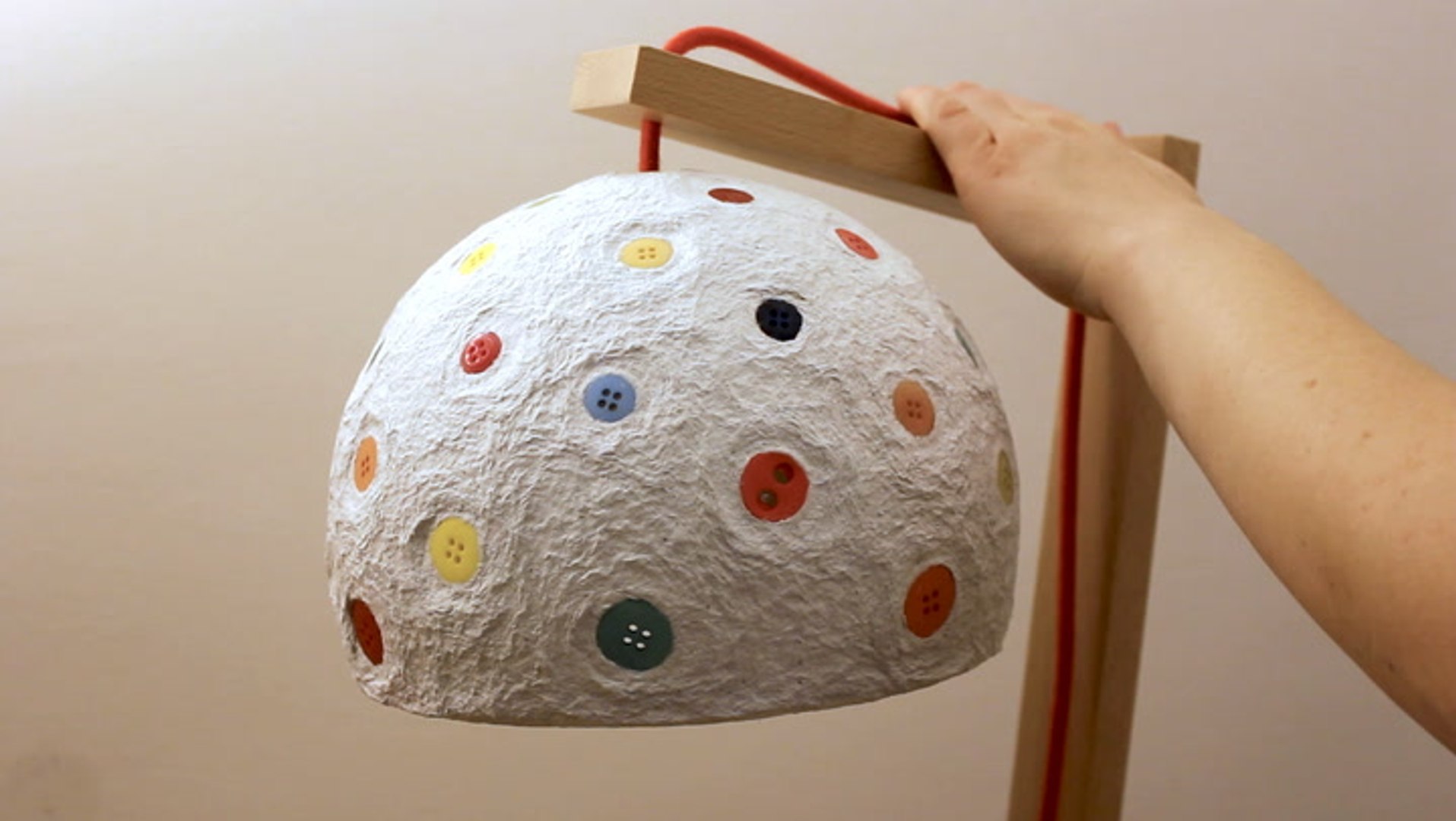 Verbazingwekkend Recycling paper into papier-mâché lampshades - video dailymotion JO-92