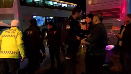 Kartal sahilyolu'nda halk otobüsü durağa daldı 3'ü ağır, 5 yaralı