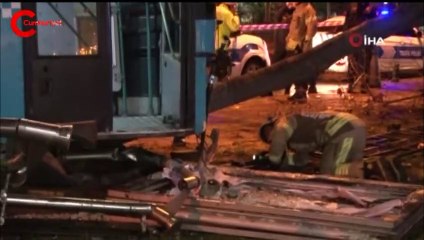 Halk otobüsü durağa daldı: 3'ü ağır 5 yaralı