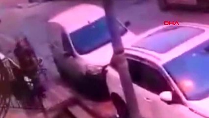 Sultangazi'de merdiven çalan şüpheli kamerada