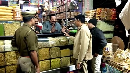 Download Video: झाँसी: पुलिस ने पैदल गश्त कर आमजन को कराया सुरक्षा का एहसास