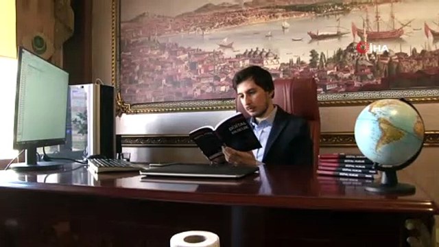 Üniversite öğrencisi dijital hukukun kitabını yazdı: İnternet mahkemeleri, yapay zeka robot hakimler...